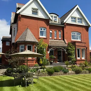 the-old-school-house-lytham-st-annes.hotelsin-chester.com/