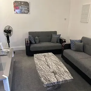 Gorgeous 5 Bedroom House Apartment